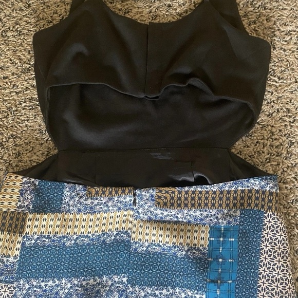 Like Mynded Blue Geometric Women's Partially Backless Maxi Dress Size S NWT - Picture 9 of 14